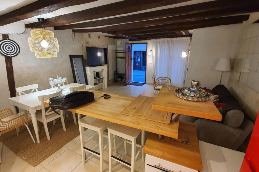 MAISON GÎTE ENTIER EN HYPER HYPER CENTRE AUX COEUR DES HALLES de TOURS de 2 à 7 PERSONNES Esterno foto